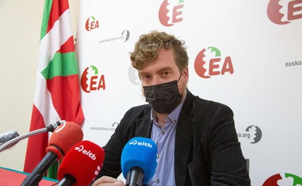 La dirección de EA abre expediente disciplinario de expulsión a todo el núcleo duro del sector crítico