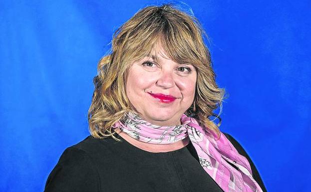 «No podemos escribir mirando de reojo al cine, son dos lenguajes diferentes»