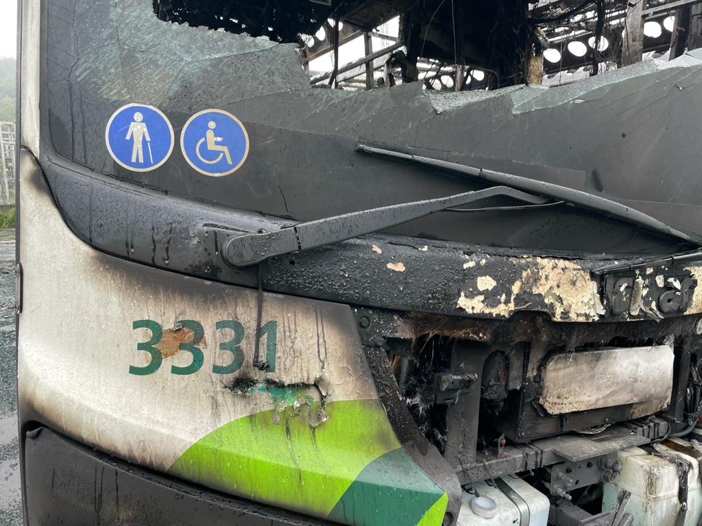 Las imágenes de cómo ha quedado la flota de Bizkaibus calcinada