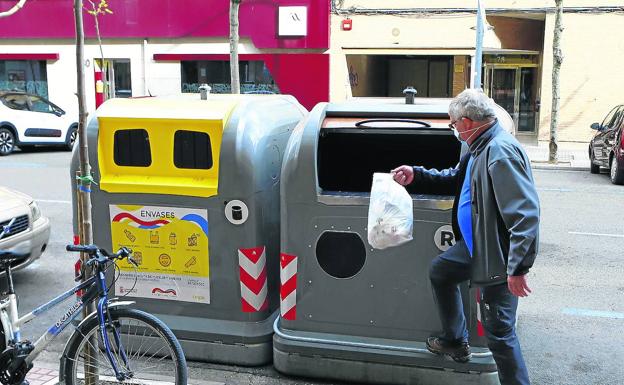 Los actos incívicos ocupan 5.000 horas de trabajo de Cespa en el primer año de servicio