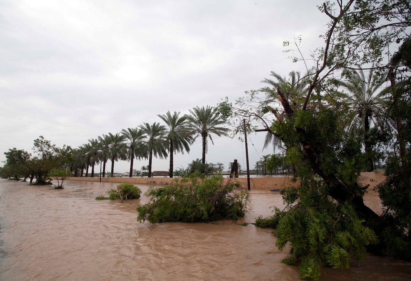 Un ciclón provoca inundaciones en Omán