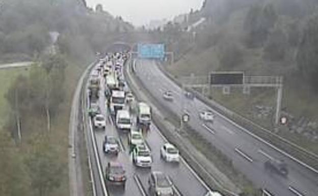 El Txorierri recupera la normalidad tras una hora con tres kilómetros de retenciones