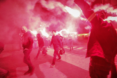 Tubacex vuelve al trabajo entre bengalas y fuegos artificiales