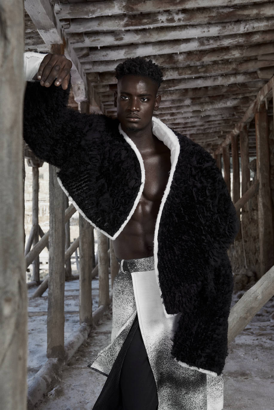 Trajes y mucha sal: pasarela de moda en el Valle Salado