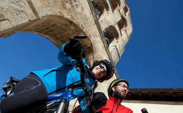 Fundación Vital crea una web con 71 rutas en bicicleta por Álava y Treviño