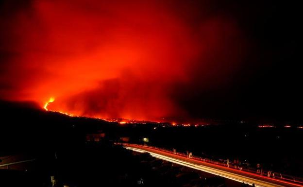 La cara norte del volcán se derrumba y la lava ha engullido ya más de 1.000 edificaciones desde la erupción