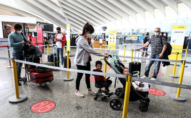 El aeropuerto de Loiu permitirá el acceso de acompañantes a partir de este viernes