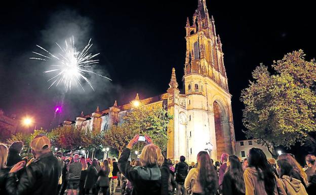 Bilbao recupera los fuegos artificiales y disfruta de los primeros destellos de fiesta
