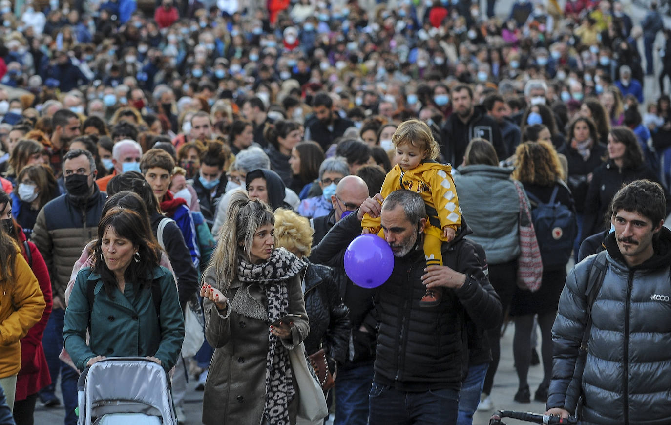 Vitoria se echa a la calle contra la «masacre» de la violencia machista