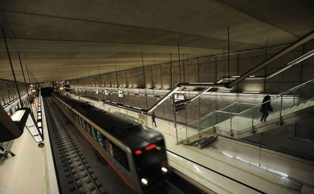 Atienden en San Ignacio a un hombre mayor tras caer a las vías del metro