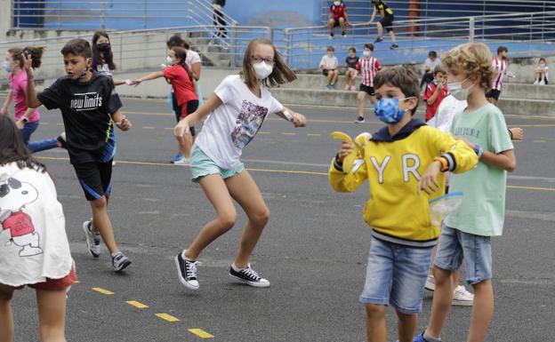 Los escolares vascos de ESO pueden salir desde hoy al patio sin mascarilla