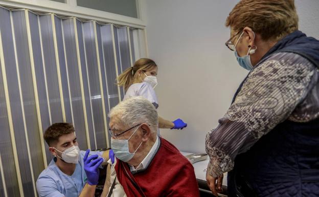 Arranca en Álava la vacunación antigripal con escasas terceras dosis de covid