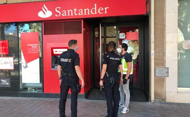 Atraco con rehenes en un banco de Murcia