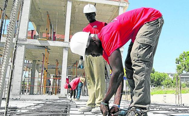 Los trabajadores extranjeros en Euskadi superan ya los 74.000