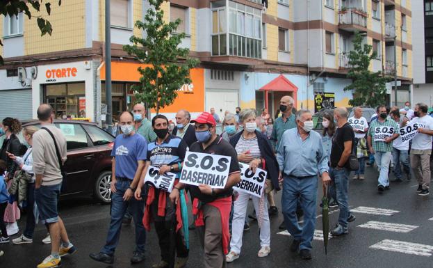 Ganaderos de Llodio critican que las ayudas no compensarán el cierre del matadero