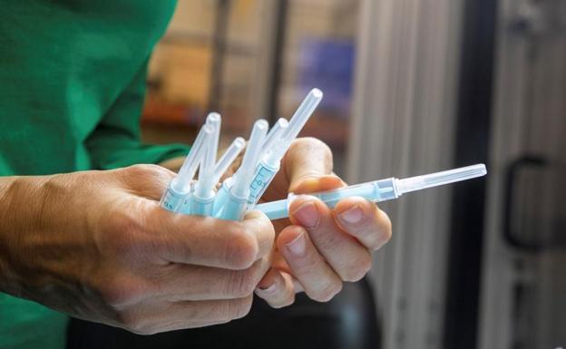 Pagar hasta 1.500 euros por no vacunarse y obtener el certificado covid