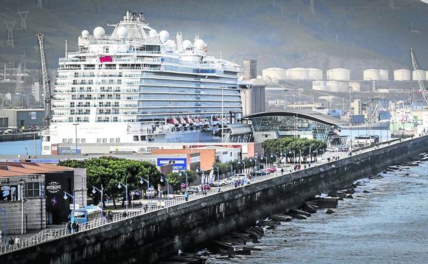 El 'Regal Princess' atraca con 2.373 pasajeros