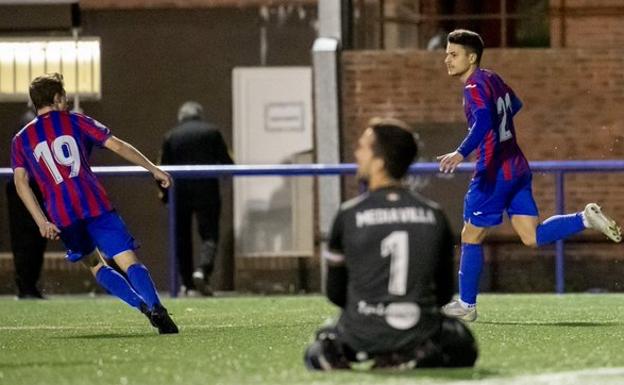 El bilbaíno Iñigo Martín, diez goles en diez partidos con el filial del Eibar