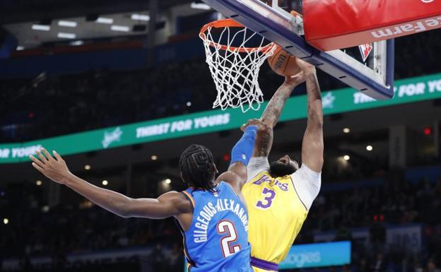 Los Lakers regalan a los Thunder su primer triunfo de la temporada