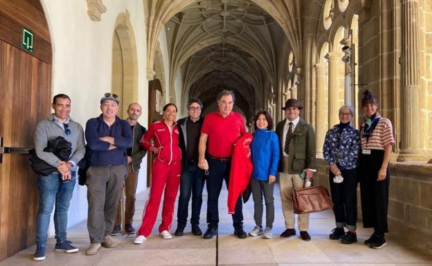 Oliver Stone recorre Euskadi para conocer la cultura vasca