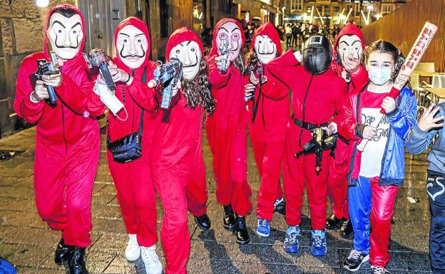 Ángeles, demonios y disfraces de las series de moda