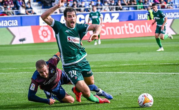 El Amorebieta, impotente ante el VAR