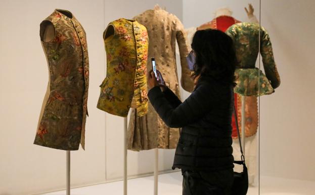 El Museo del Traje de Madrid reabre sus puertas con más de 500 piezas inéditas