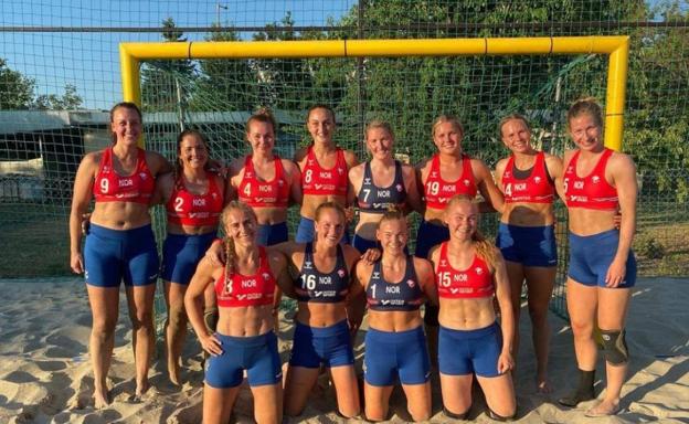 Las jugadoras de balonmano playa logran cambiar su uniforme