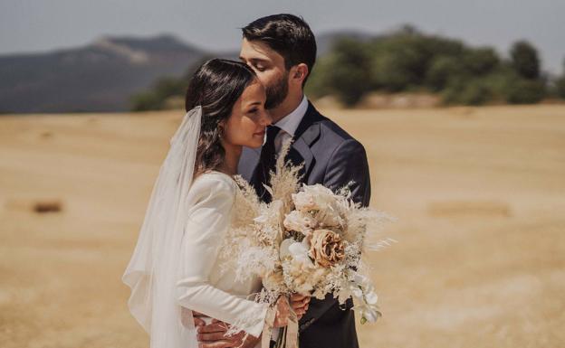 Jone, la novia bilbaína del vestido desmontable y su boda soñada en Burgos