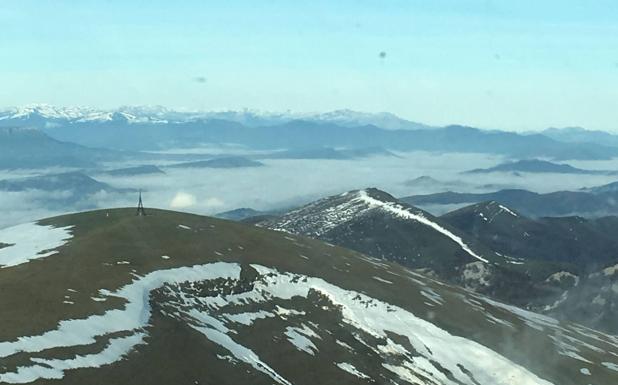 Primeras nieves en las cumbres del Gorbea y el Aitzgorri