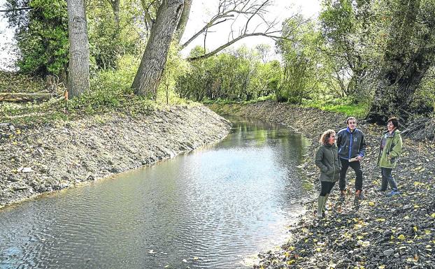 URA 'desentierra' un meandro del antiguo cauce del Zadorra en Asteguieta