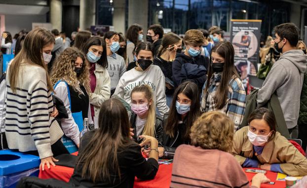La feria UNITOUR reúne a más de 2.000 estudiantes en el Euskalduna
