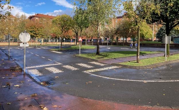 La Policía Local de Barakaldo ofrece formación en movilidad segura a 14 usuarios de Gorabide