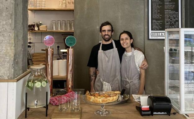 ¿Café y plantas? Una pareja de viajeros abre en Bilbao este novedoso local