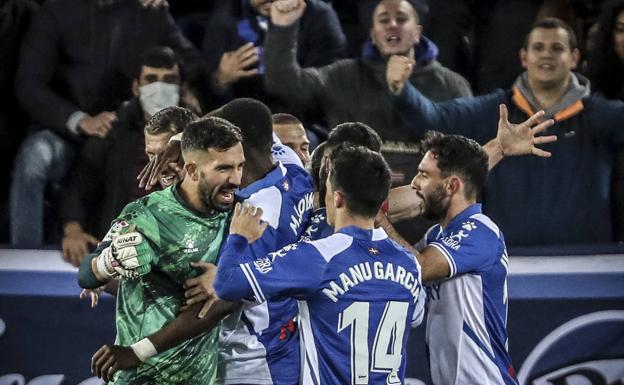 El Alavés derriba el muro a cabezazos