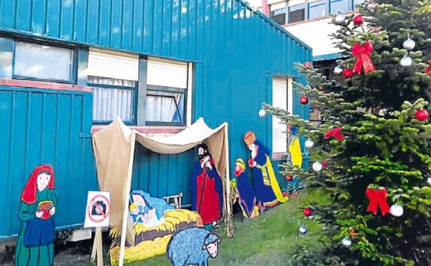 La asociación de familias Bagara defiende el belén del colegio Latiorro, en Llodio