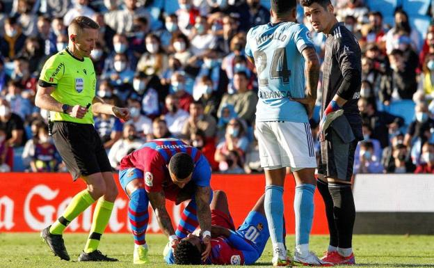 Ansu Fati se lesiona de nuevo y deja cojos al Barça y a España