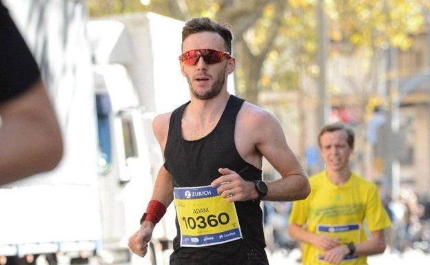 Adam Yates baja de las tres horas en el maratón de Barcelona