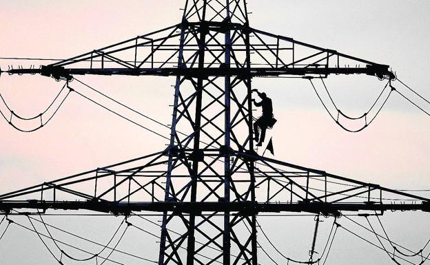 Una tercera línea de alta tensión plantea 10 torres entre Berantevilla y Ribera Baja