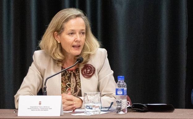 Calviño dice que se cumplirán los objetivos «en el escenario más adverso»