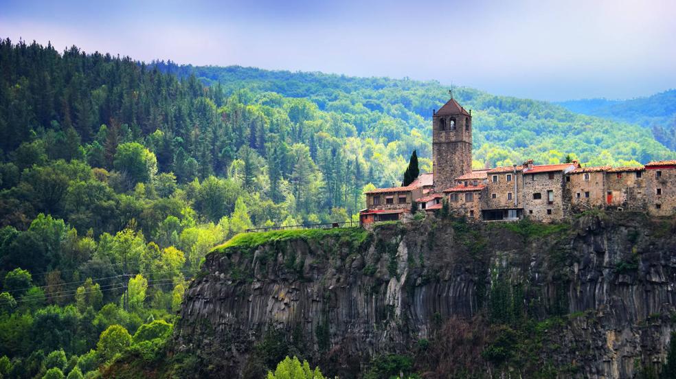 Nueve pueblos españoles al borde del precipicio