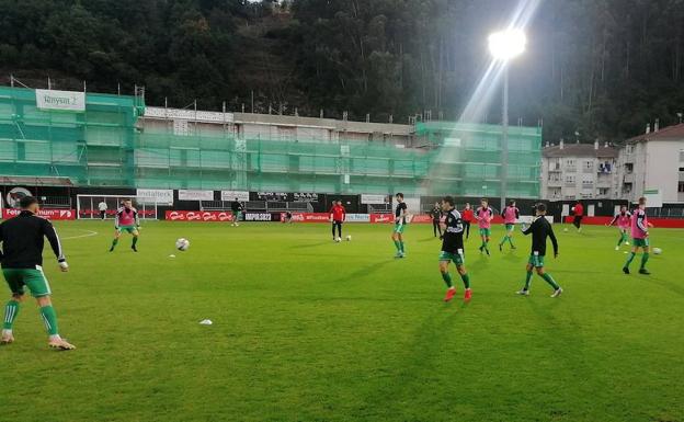 La perseverancia del Laredo arranca un empate ante el Arenas