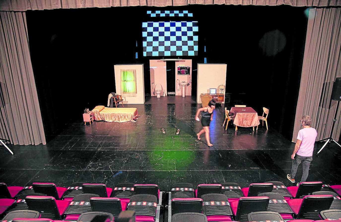 Con vocación de llenar el escenario