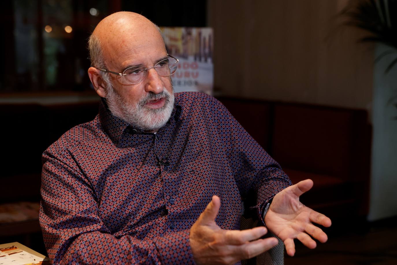 Fernando Aramburu: «Intuyo que cada vez hay más gente infeliz y enfadada con todo»