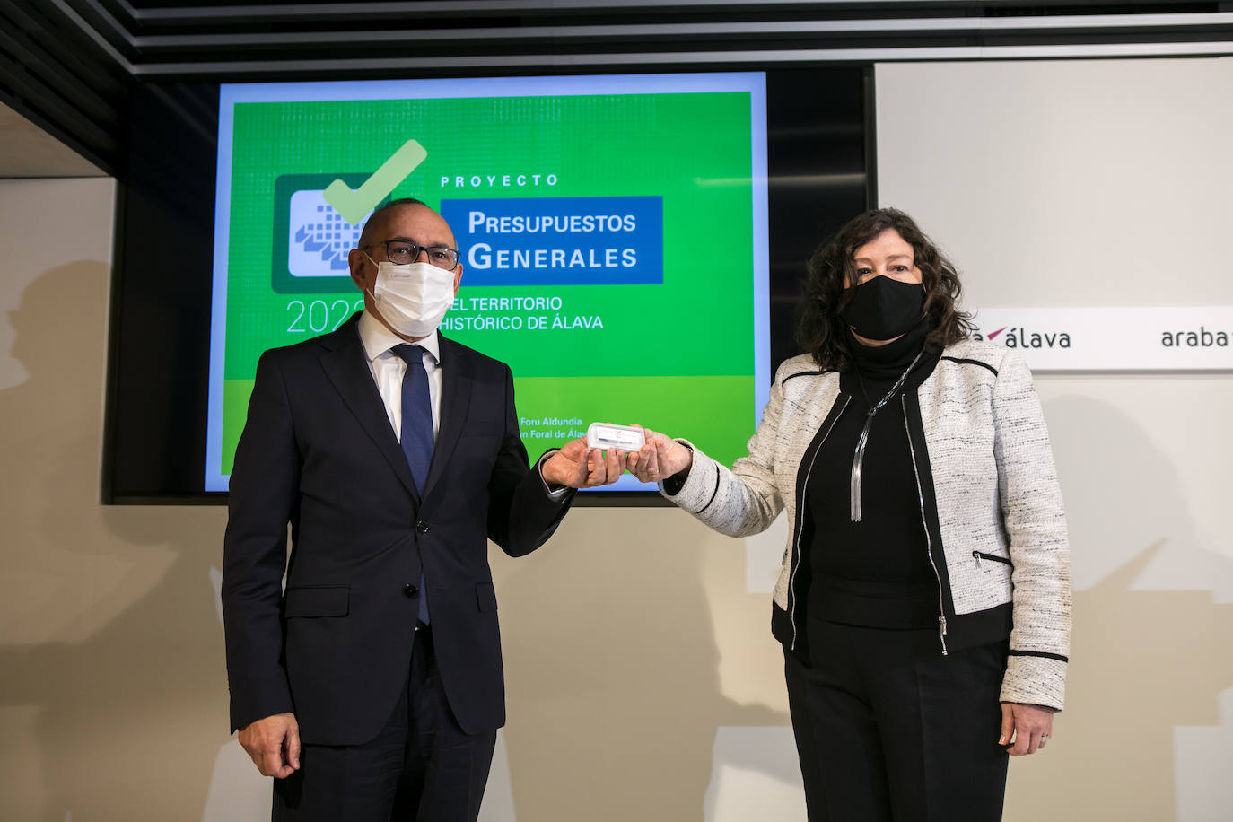 Álava invertirá un 9% más para «transformar» su modelo energético y el cuidado a mayores