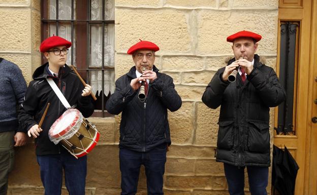 Los pueblos alaveses en rojo mantienen sus fiestas «de casa» sin multitudes