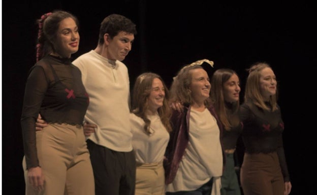 Eszenabide premia a las jóvenes de Vulnera por mostrar la trastienda del teatro