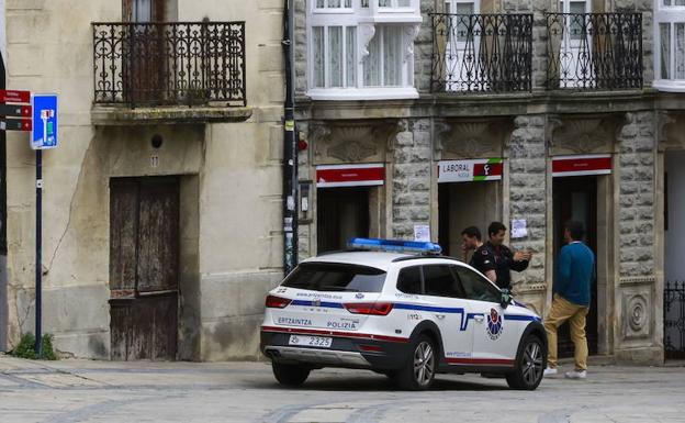 El Supremo rebaja de 15 a 5 años la pena a los tres sexagenarios que robaron un banco en Agurain