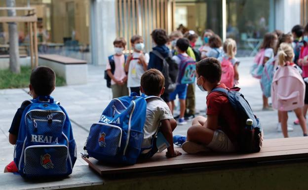 Se duplica el número de aulas confinadas en Euskadi en solo dos días y ya son 70