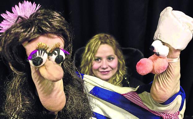 Las artistas que mueven los hilos